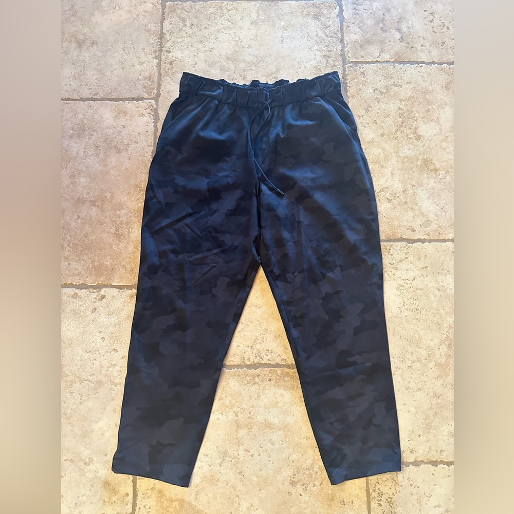 Lululemon Stretch High Rise Pants 7/8 Black Camo Size 14